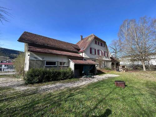 Rückseite mit Garten - Mehrfamilienhaus, Wohnhaus mit 306,00 m² in Wehingen zum Kaufen