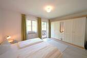 Geräumiges Schlafzimmer mit Zugang zum Balkon - 