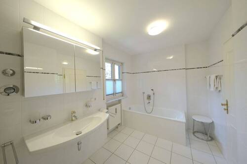 Großzügiges Badezimmer - 