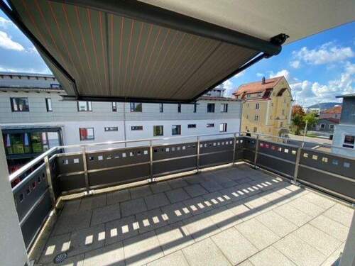 Geschützte Loggia mit Markise - Etagenwohnung mit 99,00 m&sup2; in Neumarkt in der Oberpfalz zum Kaufen