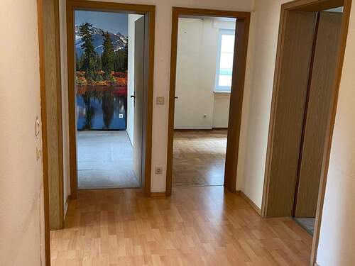 Flur 4.JPG - 3 Zi ETW Hegaustr.zum Schnäppchenpreis