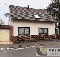 Aus Bankverwertung! Freistehendes Einfamilienhaus mit Einliegerwohnung und Garage - Neunkirchen Innenstadt