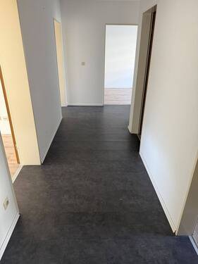 Flur.JPG - Etagenwohnung mit 76,50 m&sup2; in Sankt Georgen im Schwarzwald zur Miete