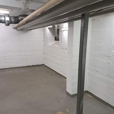 Kellerbereich - trockene Lagerung möglich - 