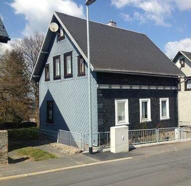 Ansicht Vorderfront - Kleines charmantes Einfamilienhaus in der Kernstadt Neuhaus am Rennweg