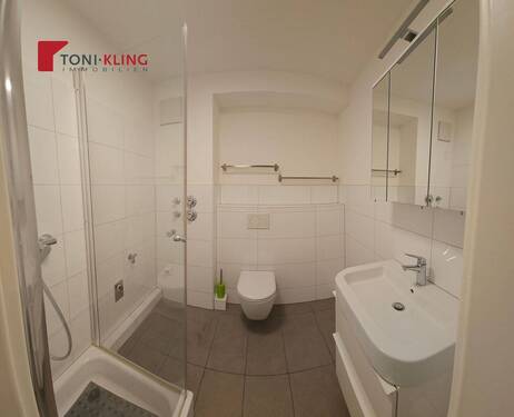 Neuwertiges Duschbad - 