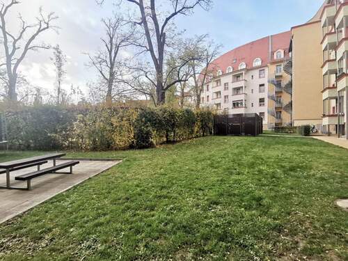 Parkähnlicher Hinterhof - 