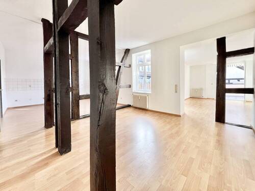 Blick in Küche + Wohnbereich - 