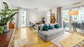 Wohnzimmer 1 - Moderne 4-Zimmer-Whg mit Süd-Balkon, zwei Bädern & Stellplatz