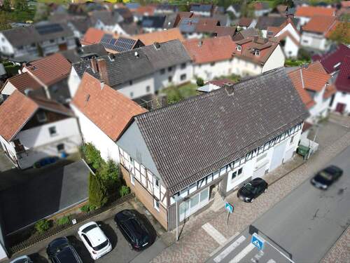 Hausansicht - 7 Zimmer Einfamilienhaus in Habichtswald