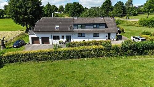ESI-711 - 2-Familienhaus mit Einliegerwohnung mit unverbaubarem Weitblick