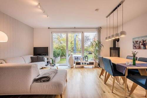 Wohnzimmer - 5 Zimmer Doppelhaushälfte zum Kaufen in Berlin