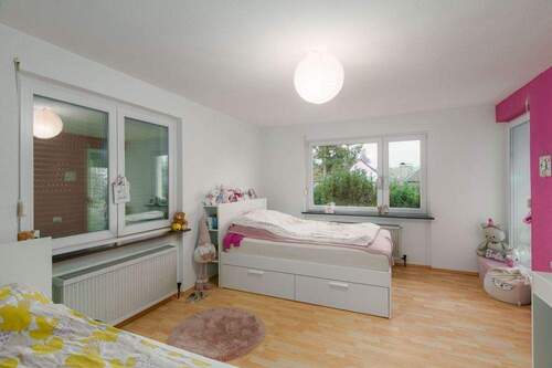 Schlafzimmer EG - 6 Zimmer Einfamilienhaus in Würzburg