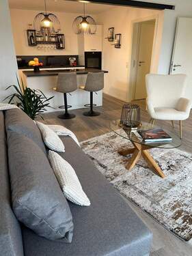 Wohnen/Küche - Möbilierte 2 Zimmer Wohnung mit Balkon u. Fahrstuhl in zentraler Lage in Bad Sobernheim zu vermieten