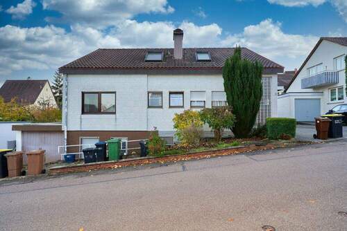 Aussenansicht_Strasse_05 - 6 Zimmer Mehrfamilienhaus, Wohnhaus zum Kaufen in Asperg