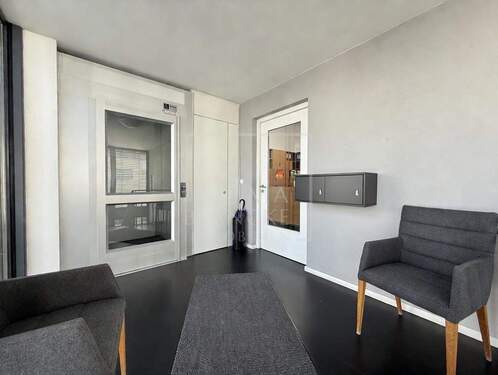 Eingang Praxis, Aufzug - 