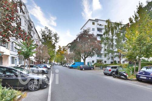 Straßenansicht / street view - 3 Zi.-Wohnung im Schöneberger Kiez nahe Winterfeldplatz: 66 m², bezugsfrei, Aufzug, DG, Südbalkon
