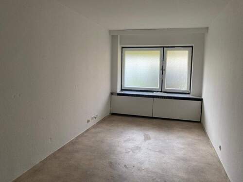 Schlafzimmer vor Renovierung.jpeg - 2 Zimmer Etagenwohnung in Hildesheim