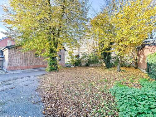 angrenzendes Grundstück - 