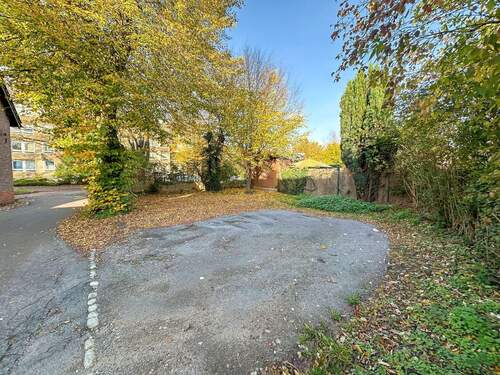 angrenzendes Grundstück - 