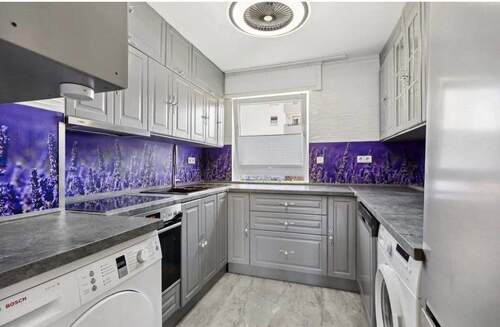 Küche mit E-Geräten - 