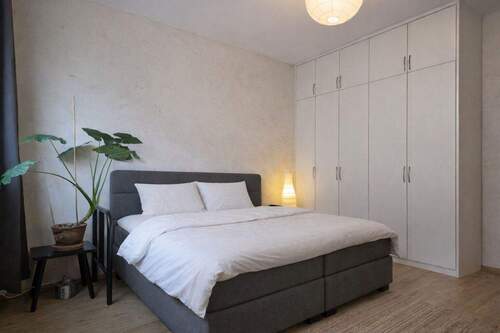 Schlafzimmer II - 3 Zimmer Etagenwohnung in Berlin