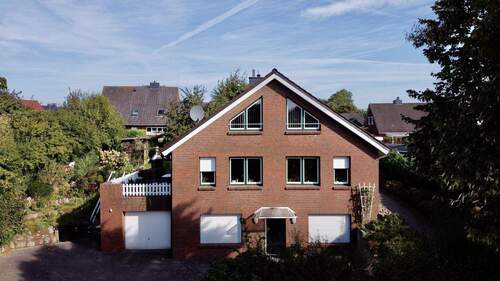 Hausfront - 8 Zimmer Mehrfamilienhaus, Wohnhaus zum Kaufen in Großwaabs