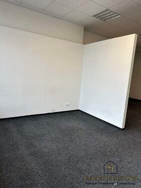 PHOTO-2025-05-30-12-51-13 5 - 5 Zimmer Büro in Essen