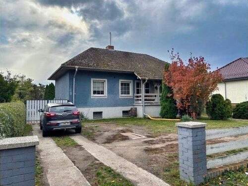 Hausansicht - Bungalow mit Keller und schöner Terrasse