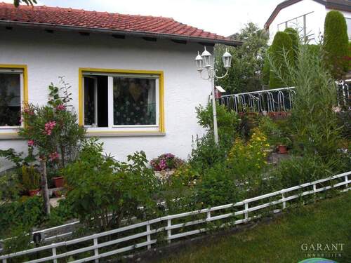 Haus und Teil vom Garten - 3 Zimmer Bungalow zum Kaufen in Essingen