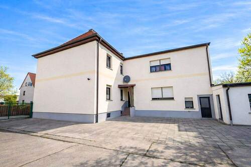 Seitenansicht - 5 Zimmer Mehrfamilienhaus, Wohnhaus zum Kaufen in Delitzsch