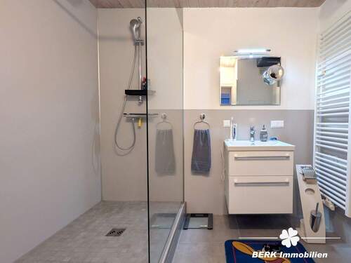 Bad - 2 Zimmer Etagenwohnung in Karlstein am Main / Großwelzheim