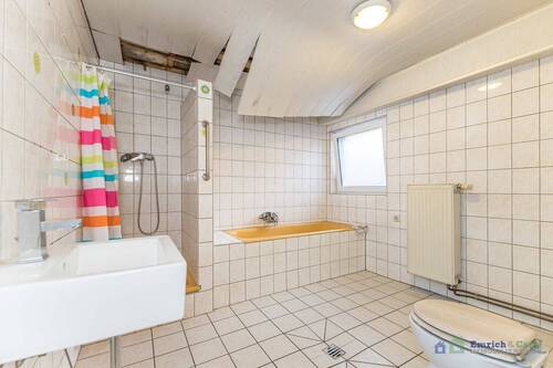 Badezimmer EG (siehe Schaden Decke) - 