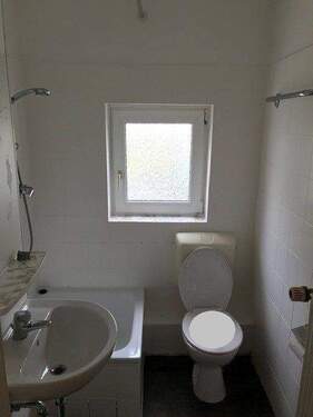 Bad.jpg - Etagenwohnung mit 52,00 m² in Langelsheim zur Miete