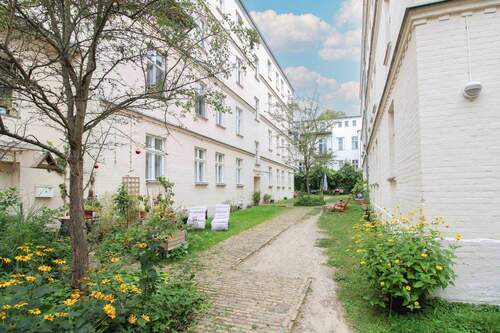 Lage zum Innenhof - 2 Zimmer Etagenwohnung zum Kaufen in Potsdam