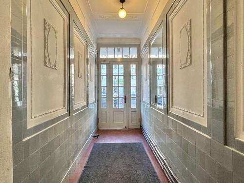 Hauseingang - 3 Zimmer Etagenwohnung zum Kaufen in Hamburg