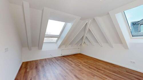 Wohnbereich - Ansicht I - Erstbezug nach hochwertiger Sanierung: Lichtdurchflutete Dachgeschosswohnung in Frankfurt Heddernheim