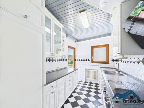 Küche - 2002 Renoviert! ERBBAURECHT - Top gepflegte 3-Zi.-Whg. + großer Süd-Balkon + Stellplatz und mehr!