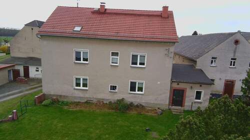 Hausansicht und Grundstück - 7 Zimmer Einfamilienhaus in Frohburg