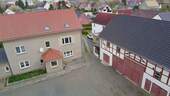 Hausansicht und Grundstück - 