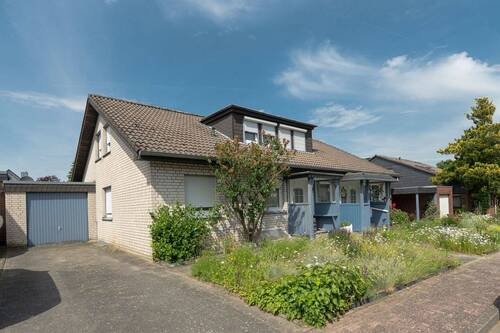 Außenansicht mit Garage - 8 Zimmer Mehrfamilienhaus, Wohnhaus zum Kaufen in Laer