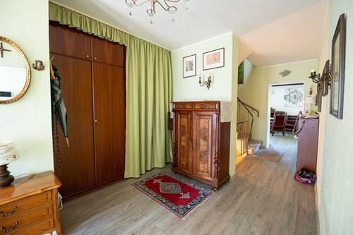 Eingangsbereich mit Zugangoption zur Einliegerwohnung (Schrank) - 
