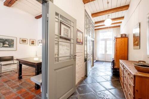 Eingangsbereich - 5 Zimmer Mehrfamilienhaus, Wohnhaus zum Kaufen in Lübeck