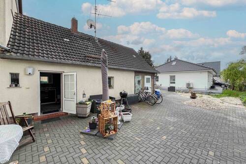 Hof (1) - 6 Zimmer Doppelhaushälfte in Sandersdorf-Brehna