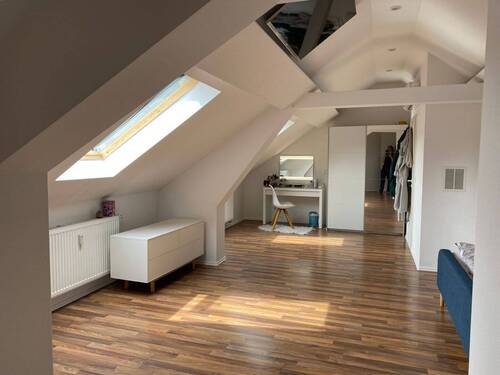 Schlafzimmer mit Ankleide und Klimaanlage - Etagenwohnung mit 164,00 m&sup2; in Fürth zum Kaufen