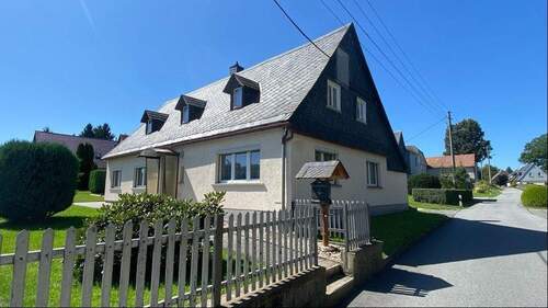 Front- und Seitenansicht - 5 Zimmer Einfamilienhaus in Eibau