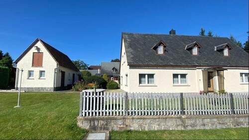 Frontansicht mit Nebengelass - Einfamilienhaus mit 125,00 m² in Eibau zum Kaufen