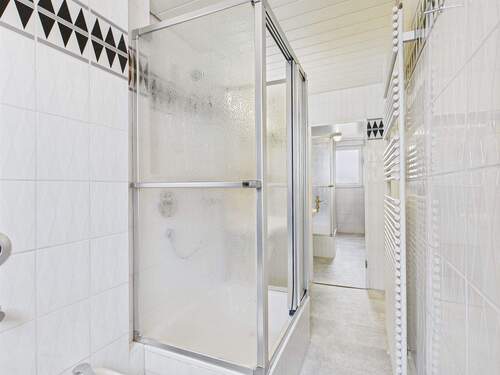 Bad - Etagenwohnung mit 100,00 m² in Stuttgart zur Miete