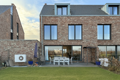 Rückansicht mit Garten - 