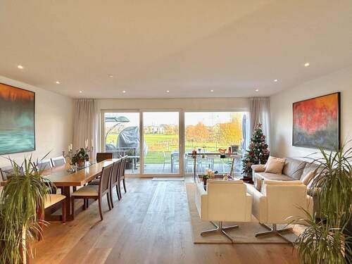 Wohnzimmer zum Garten - 6 Zimmer Doppelhaushälfte zur Miete in Düsseldorf